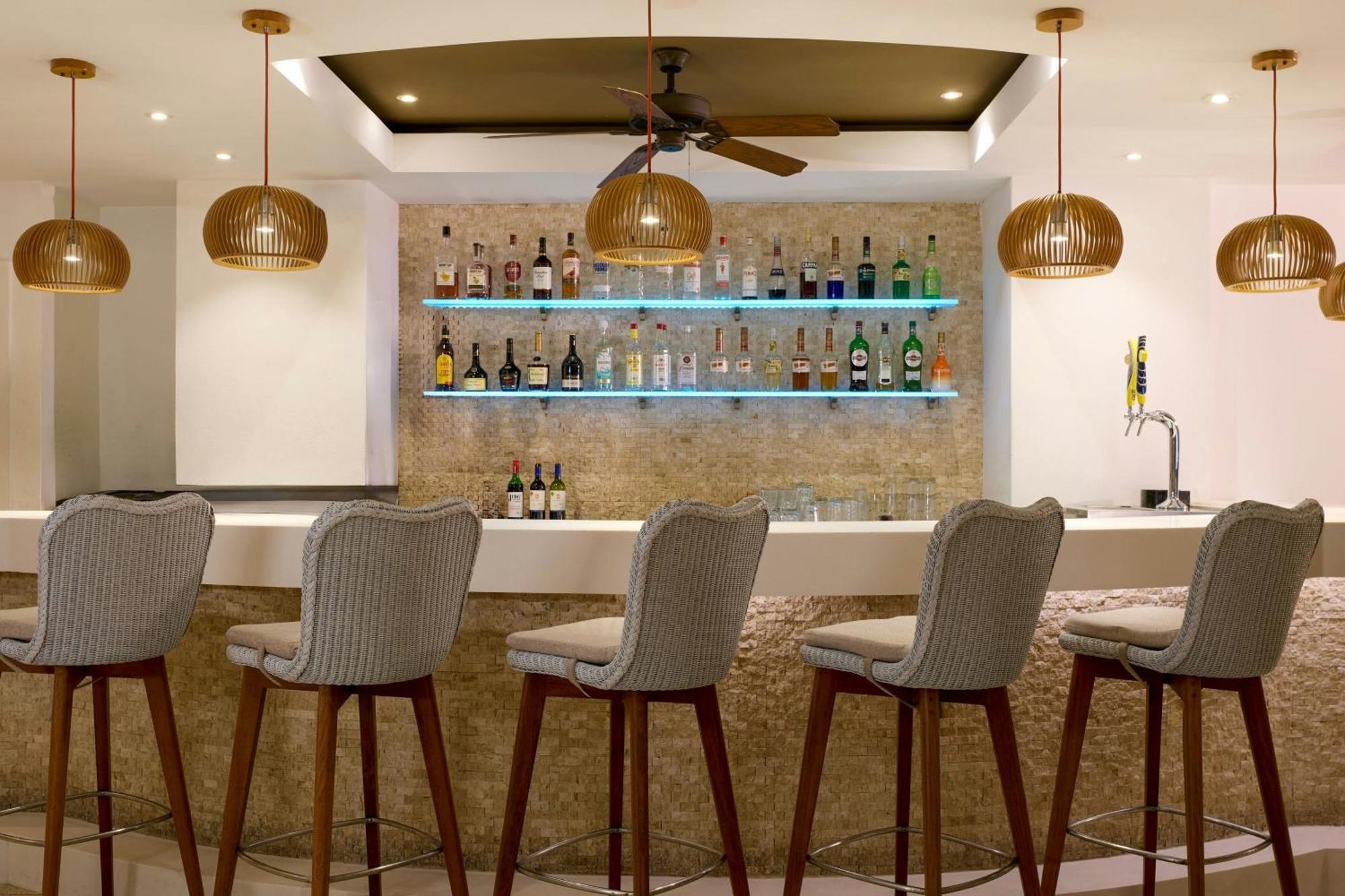Waves Resort & Spa, Barbados, An Autograph Collection All-Inclusive Resort Saint James Zewnętrze zdjęcie